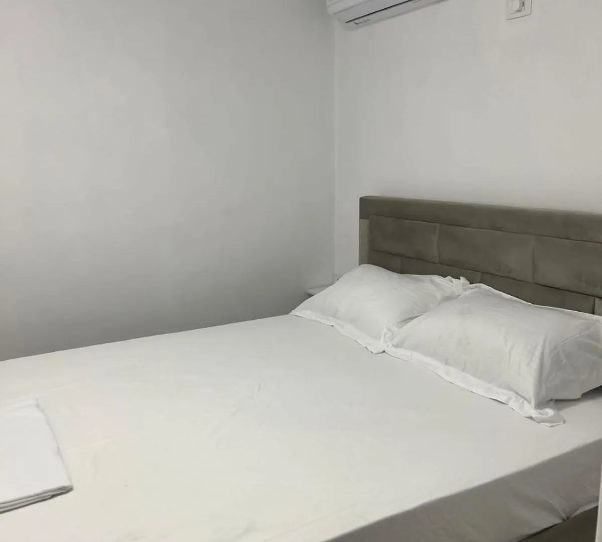 Vjollca'S Home Sarande 0*,  Albania